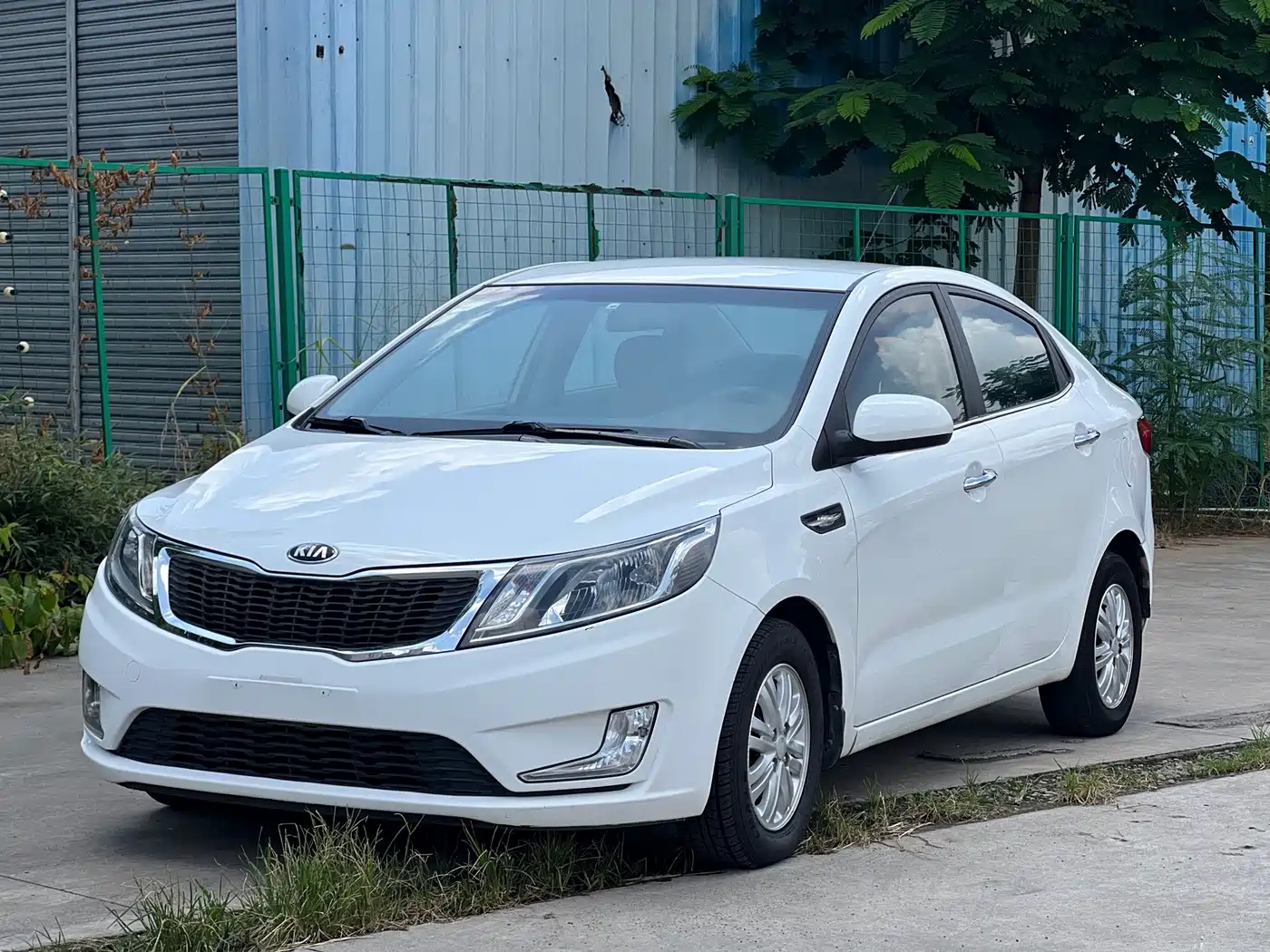 Kia K2 2013 2011 Sedan 1.4L AT GLS