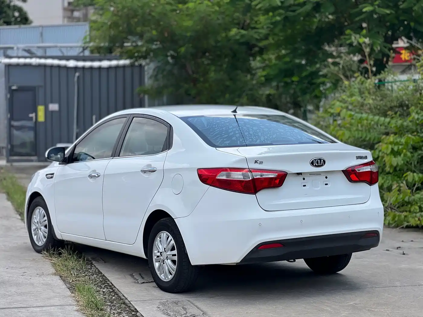 Kia K2 2013 2011 Sedan 1.4L AT GLS