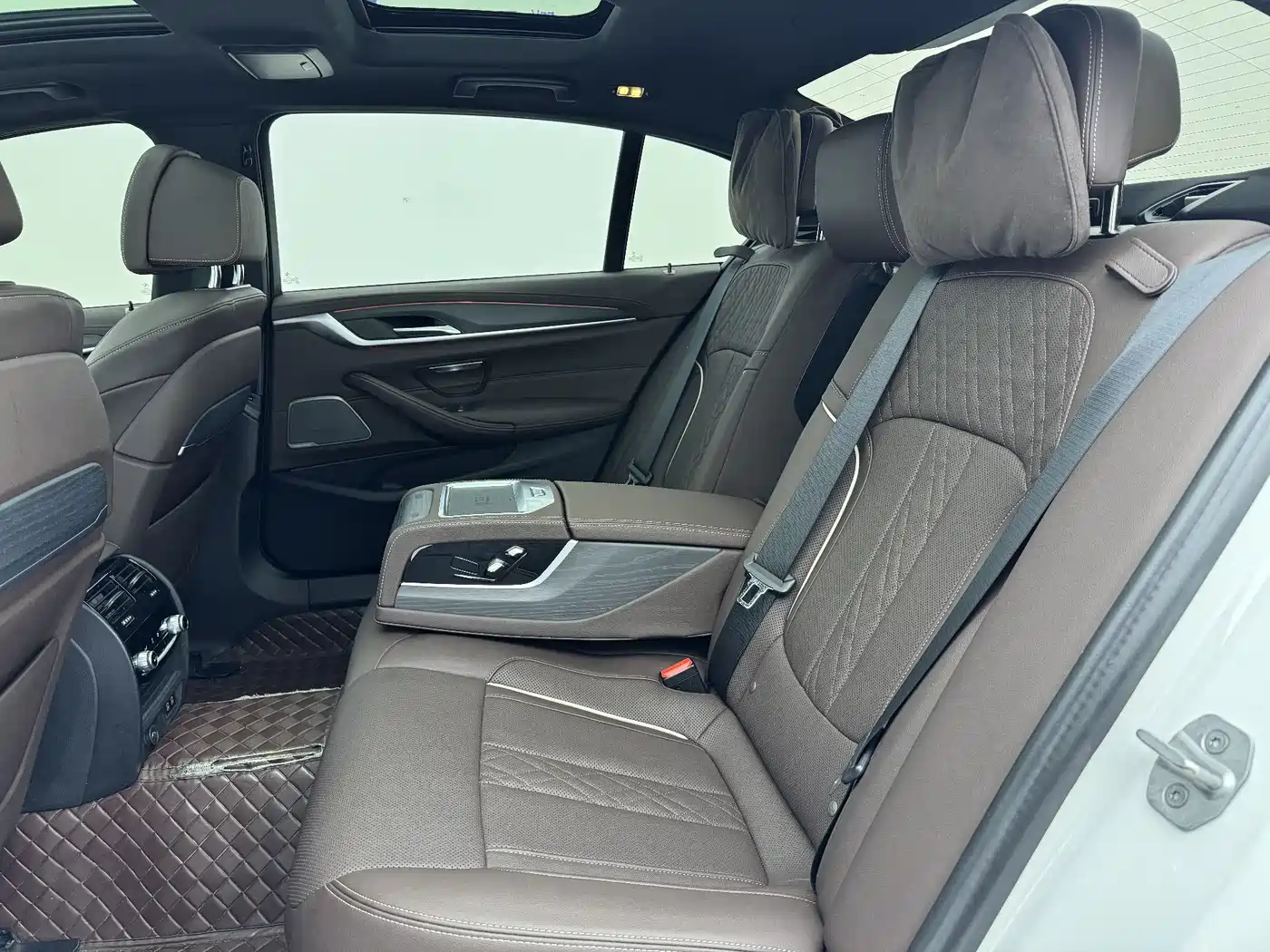 BMW 5 Series 2023 530Li Premium M Sport Package фото 13
