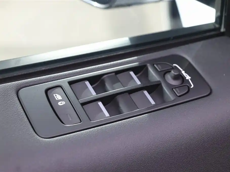 LAND ROVER DISCOVER SPORTS