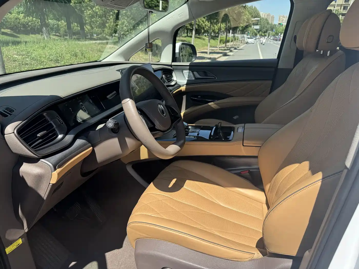 Denza D9 2022 DM-i 970 AWD Flagship фото 7
