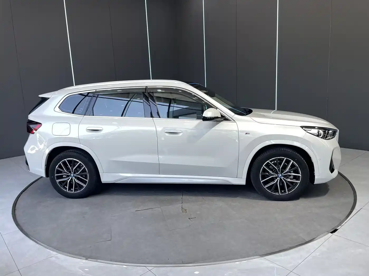 BMW iX1 2023 eDrive25L M Sport Package фото 5