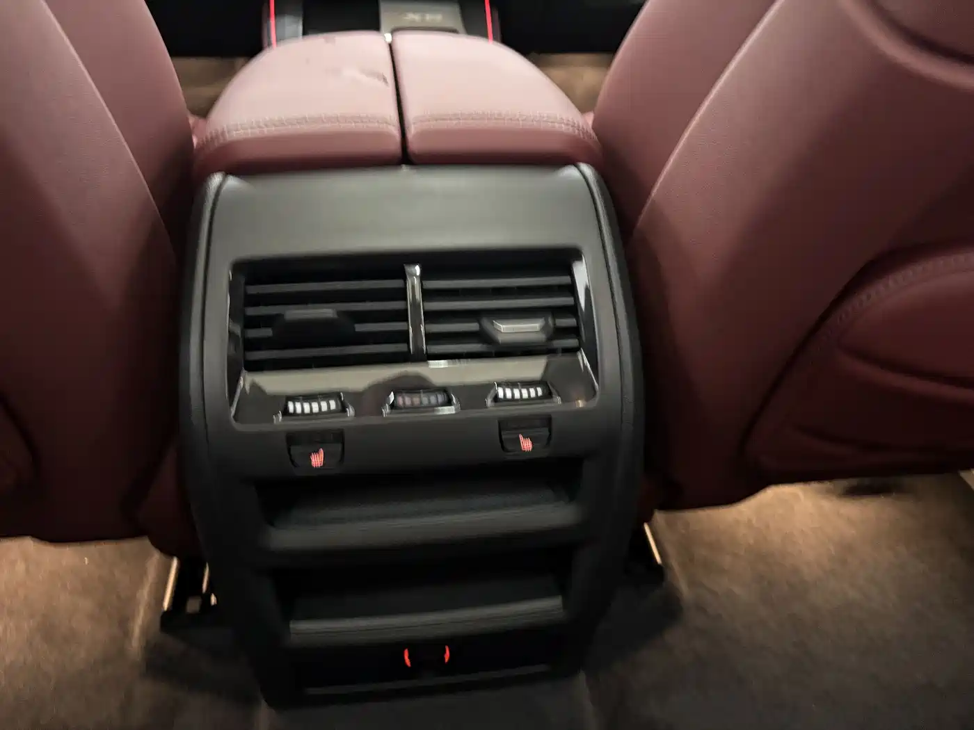 BMW X5 2026 xDrive 30Li Luxury M Sport Night Edition Package фото 22