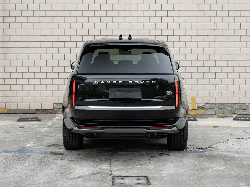 Land Rover Range Rover 2024 3.0 L6 400PS Genesis Extended фото 5