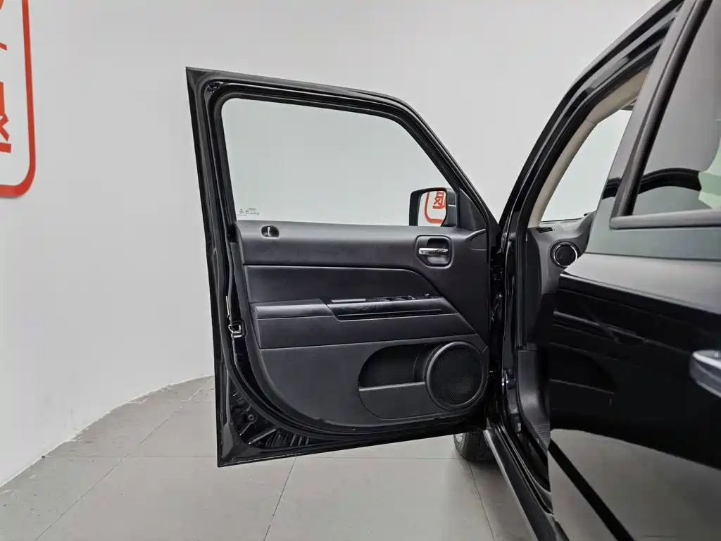 Jeep Patriot 2013 2014 2.4L Sport