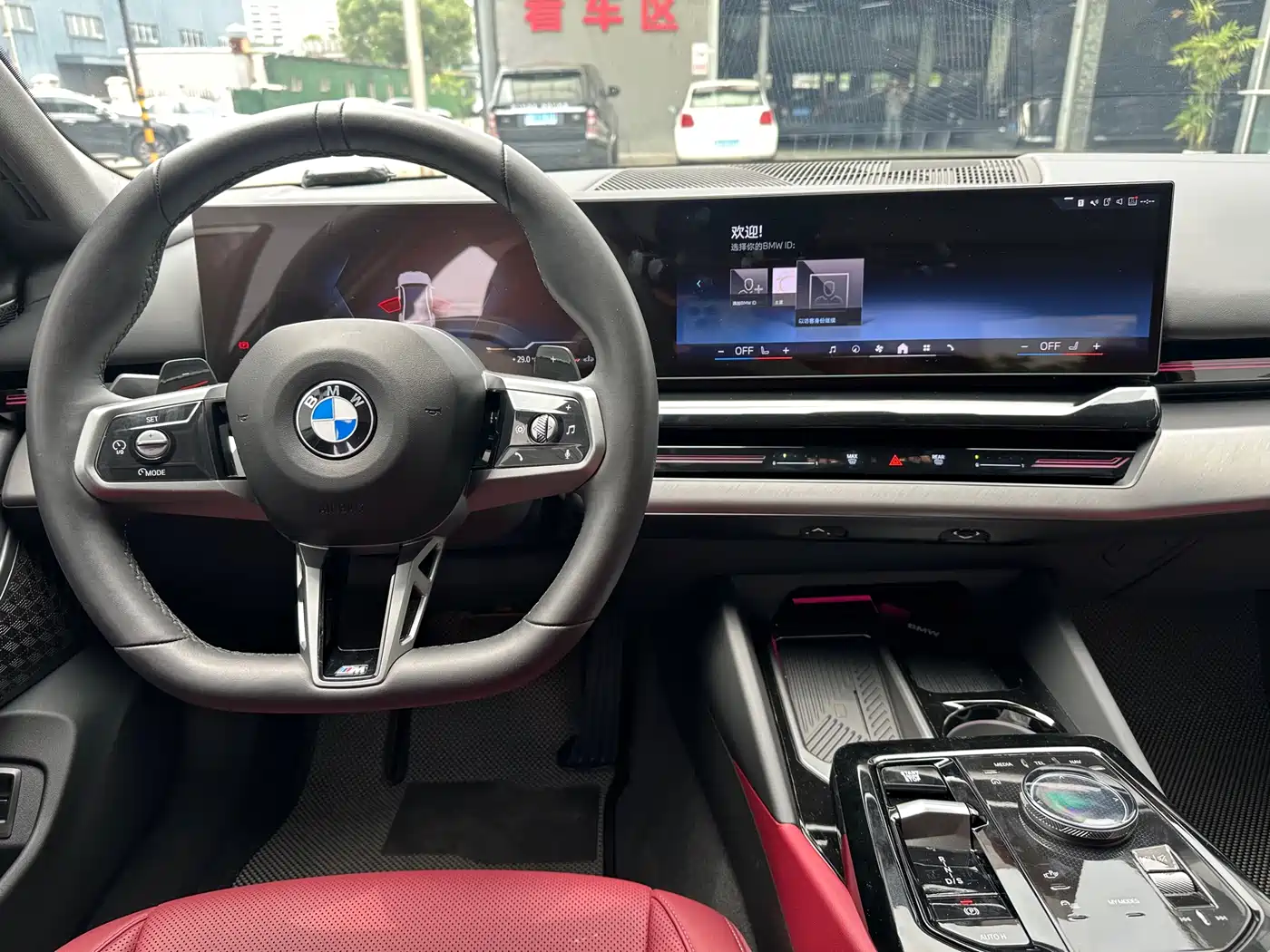 BMW 5 Series 2024 525Li M Sport Package фото 10