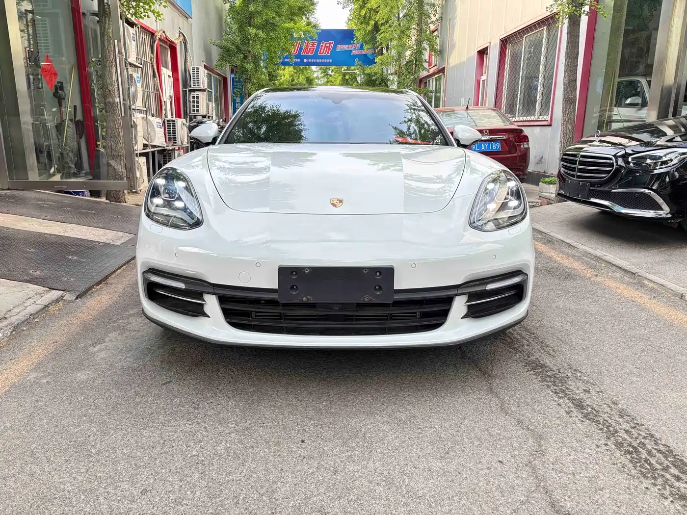 Porsche Panamera 2017 Panamera Executive Long Wheelbase 3.0T фото 2