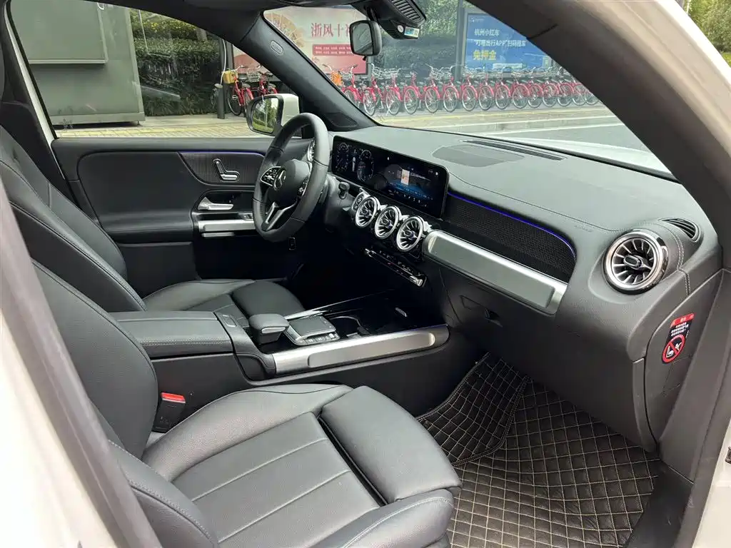 MERCEDES-BENZ GLB