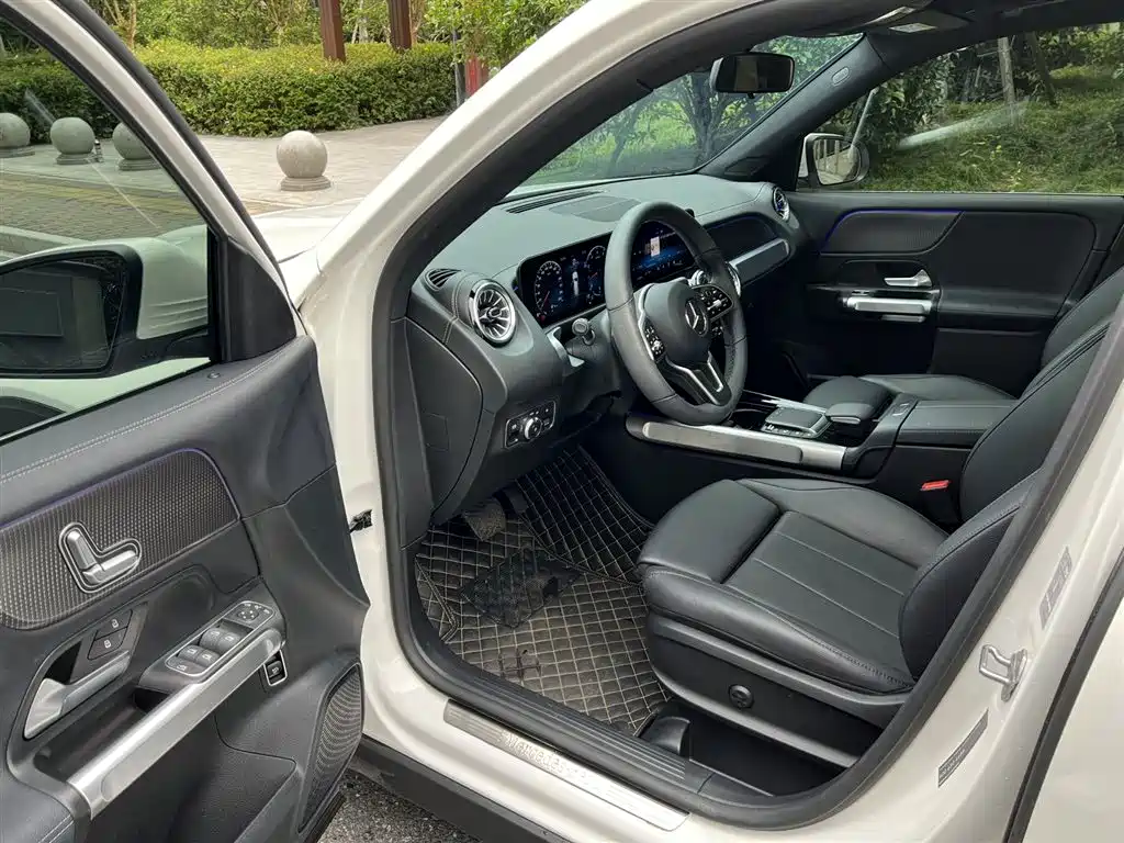MERCEDES-BENZ GLB