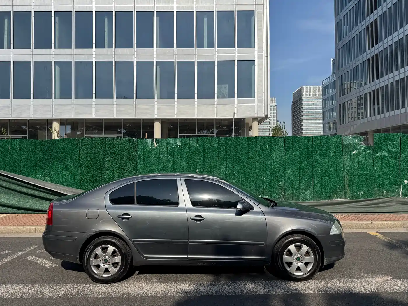 Škoda Octavia 2009 1.6L Automatic Yishi Edition фото 4