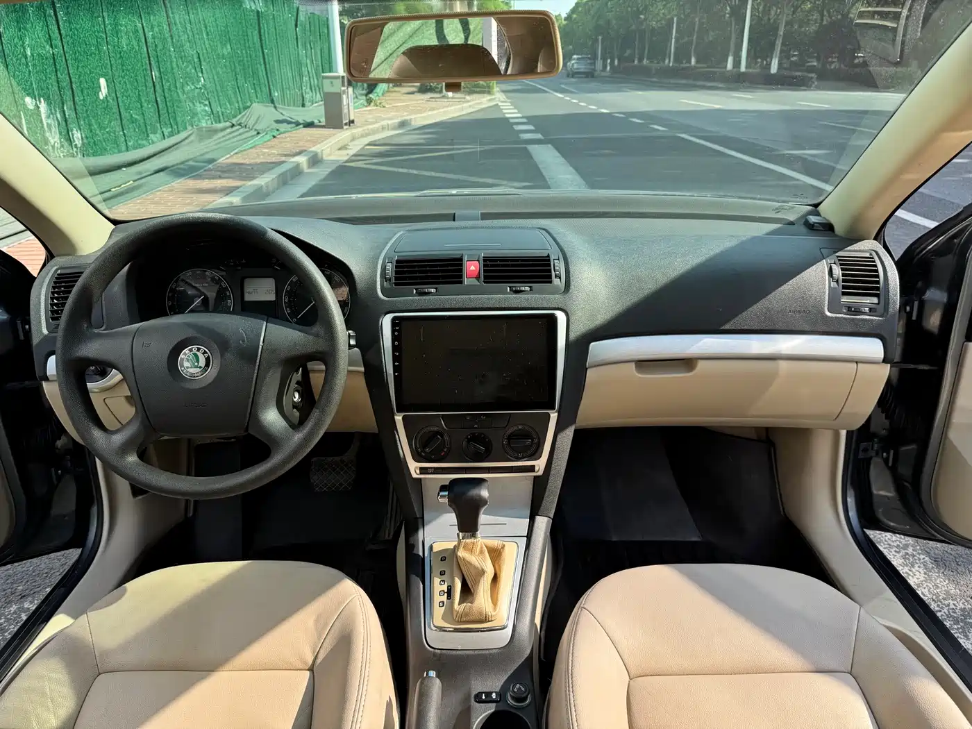 Škoda Octavia 2009 1.6L Automatic Yishi Edition фото 14
