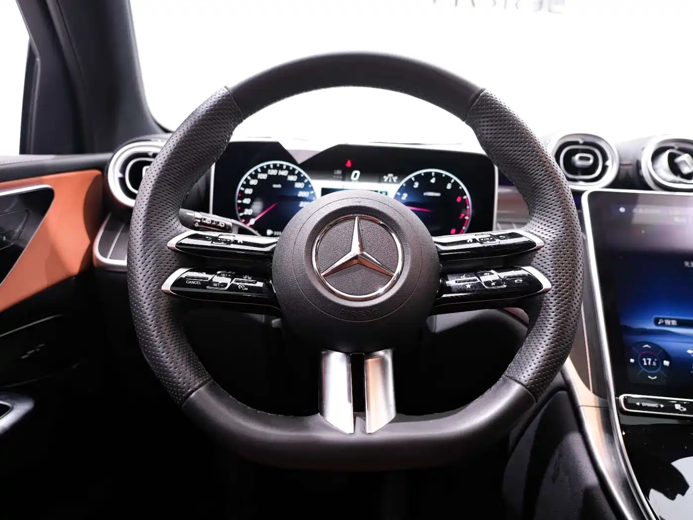 Mercedes-Benz GLC 2023 Facelift GLC 260 L 4MATIC Luxury 7-Seater фото 23