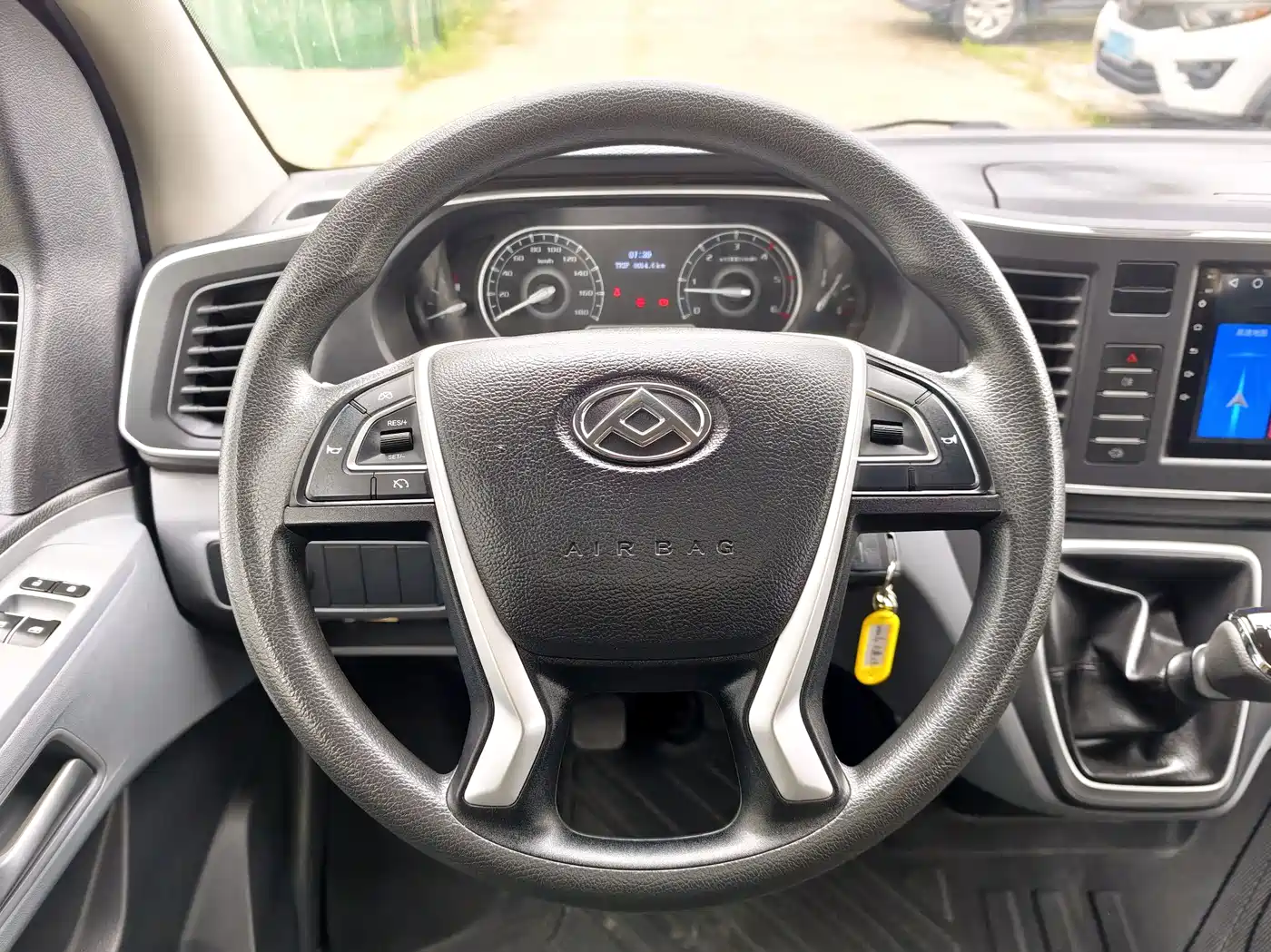 SAIC Maxus Xintu V80 2021 2.0T PLUS Manual Business Travel Edition Long Wheelbase Medium Roof 9 Seats фото 12