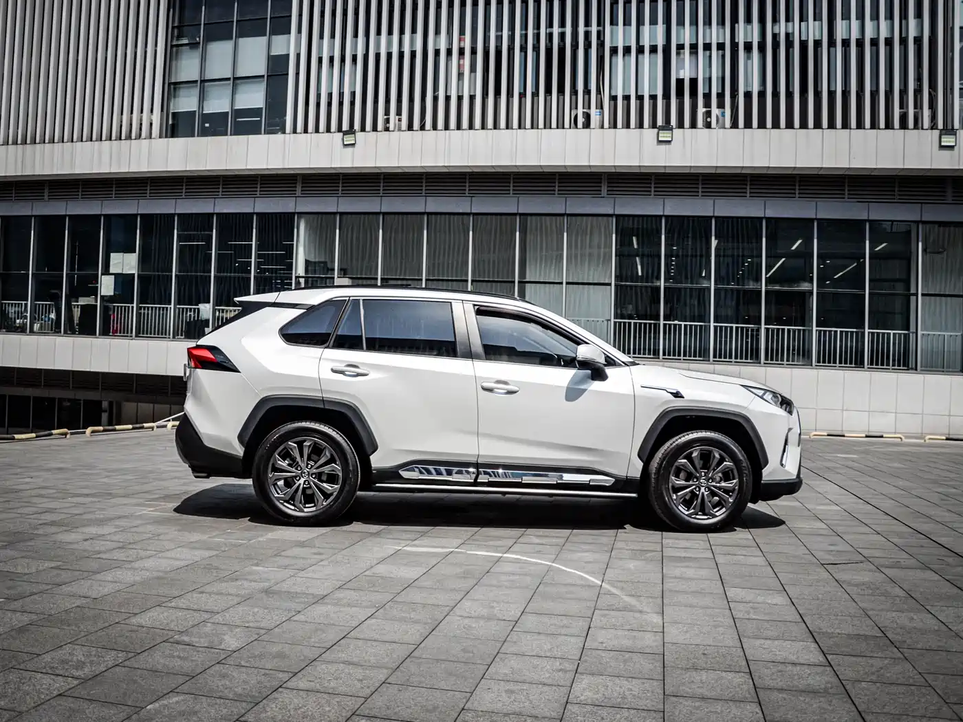 Toyota RAV4 Rongfang 2023 2.0L CVT FWD Style Plus Edition фото 7