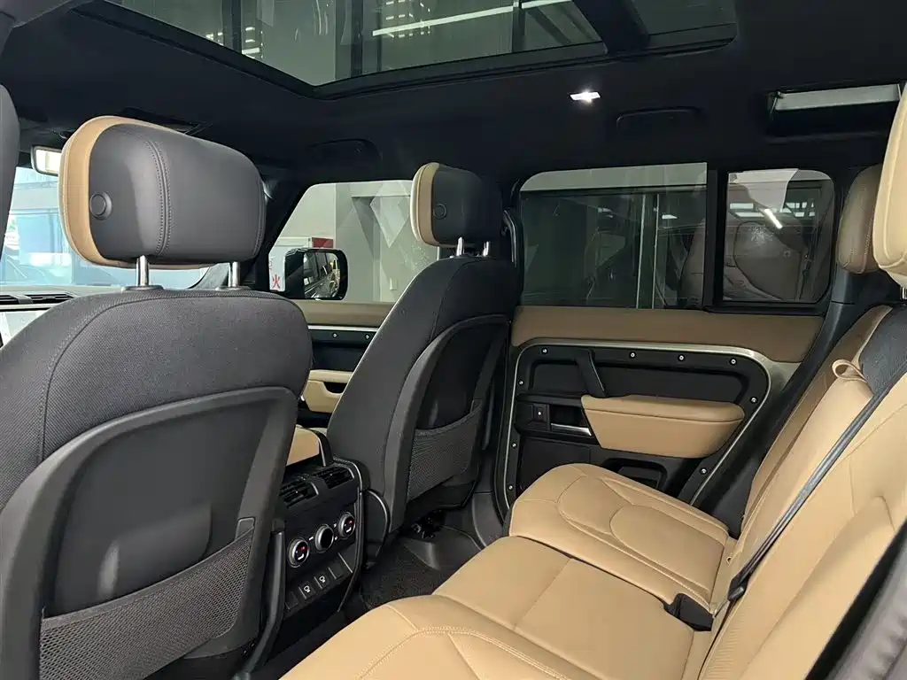 Land Rover Defender 2024 110 3.0T P400 X-DYNAMIC HSE фото 6