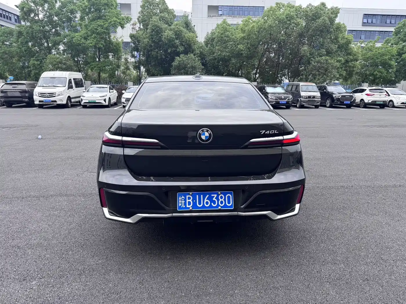 BMW 7 Series 2023 Model 735Li M Sport Package фото 8