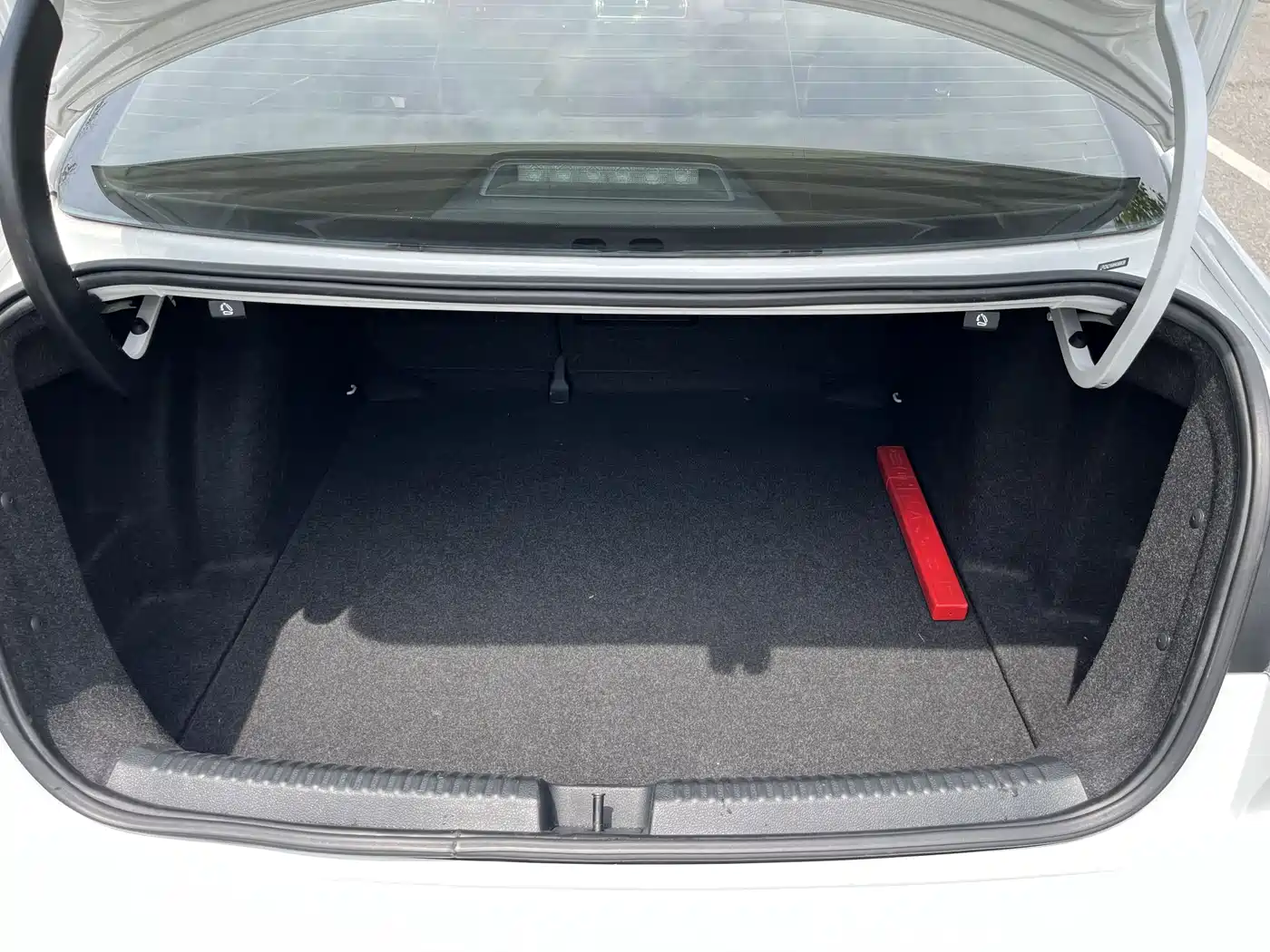 Volkswagen Sagitar 2017 1.6L Automatic Comfort фото 22