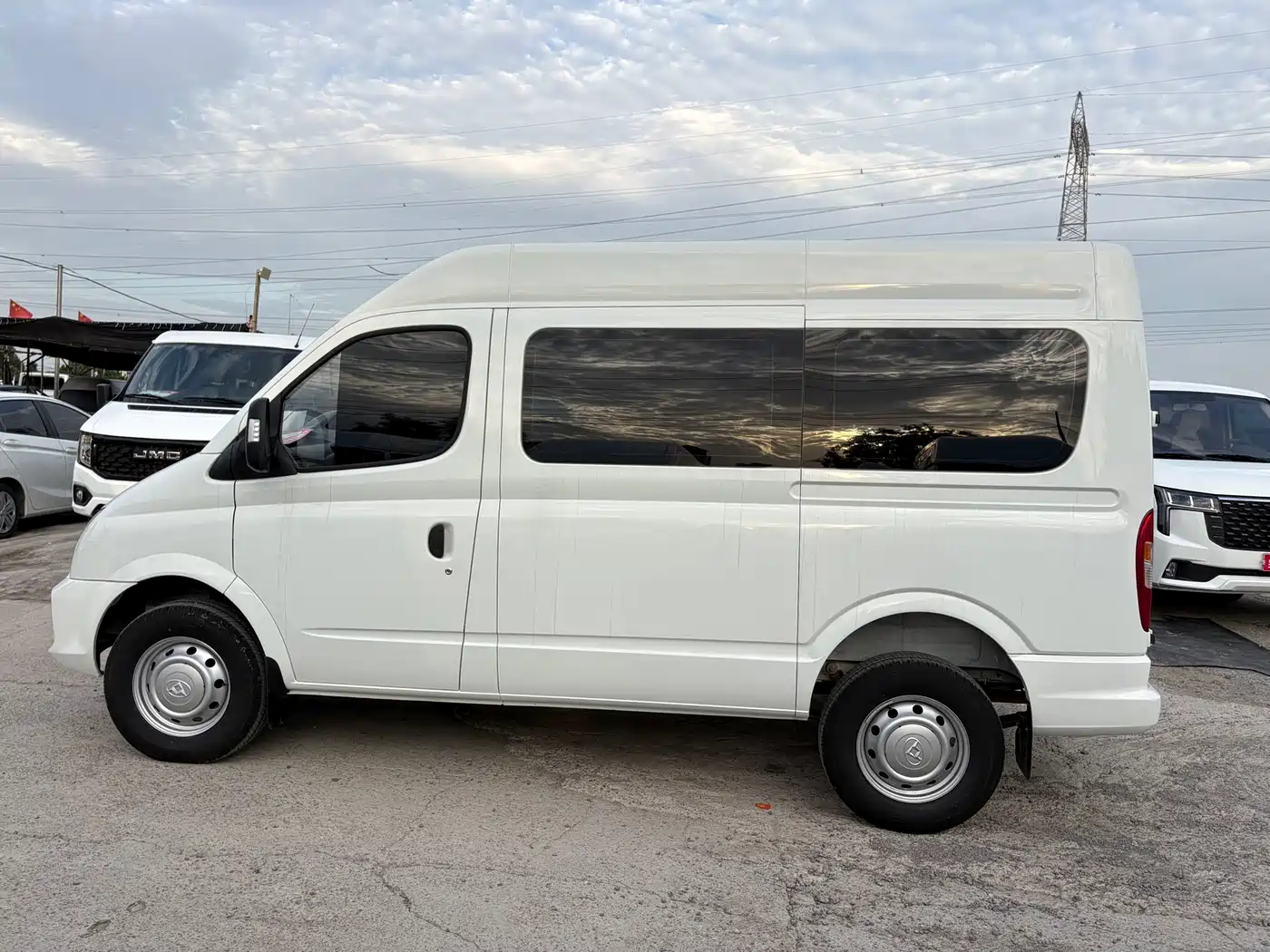 SAIC Maxus Xintu V80 2019 Model 2.5T Classic 6-speed manual Aoyuntong short wheelbase medium roof 5/6-seater фото 6