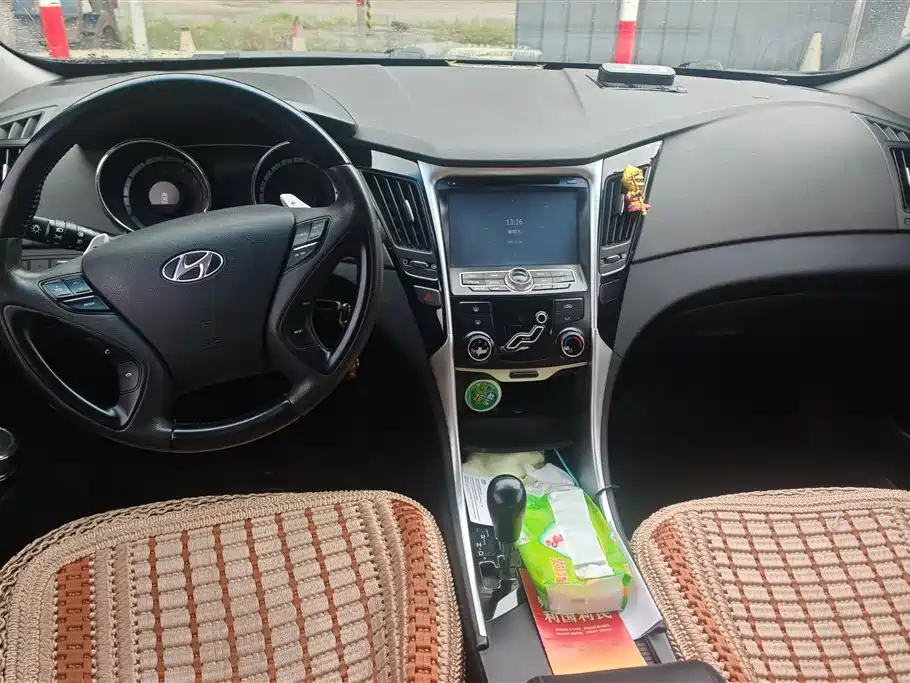 Hyundai Sonata 2011 2.0L Automatic Fashion фото 12