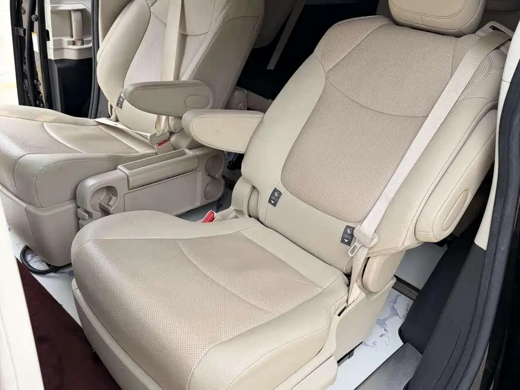 Toyota Sienna 2023 2.5L Hybrid Luxury Edition фото 5