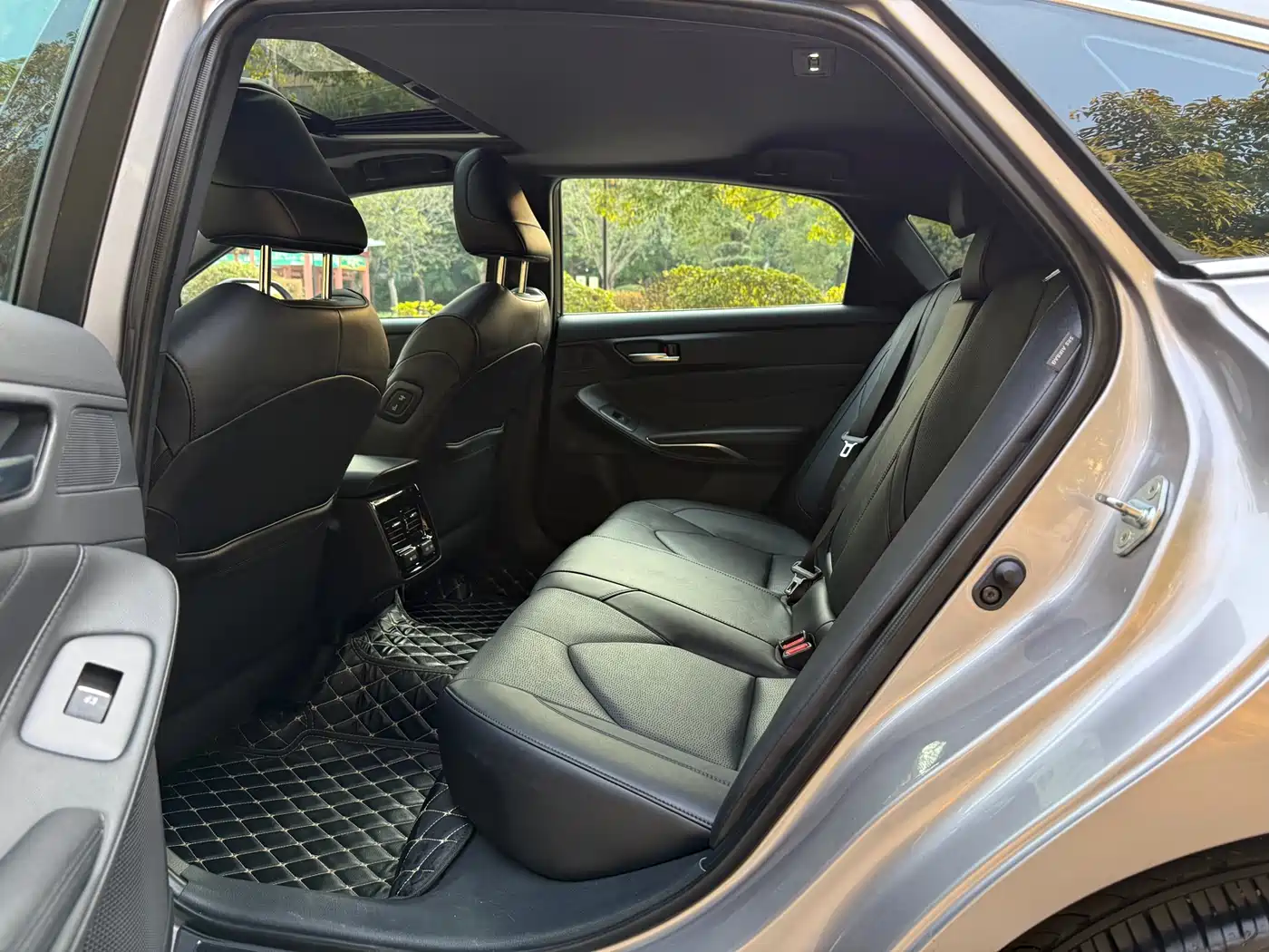 Toyota Avalon 2023 2.0L XLE Premium Edition фото 5