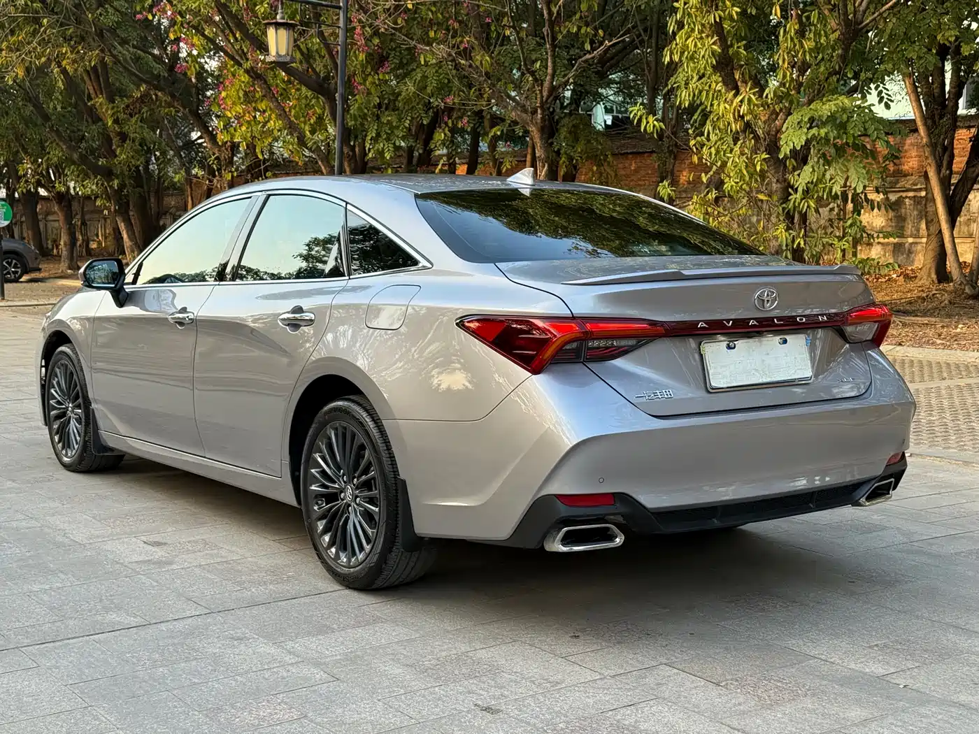 Toyota Avalon 2023 2.0L XLE Premium Edition фото 15