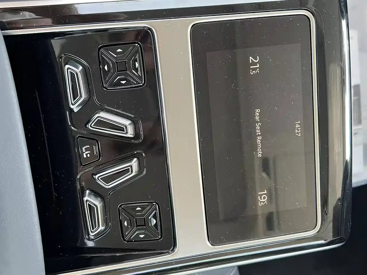 Audi A8 2023 A8L 50 TFSI quattro Exclusive фото 8