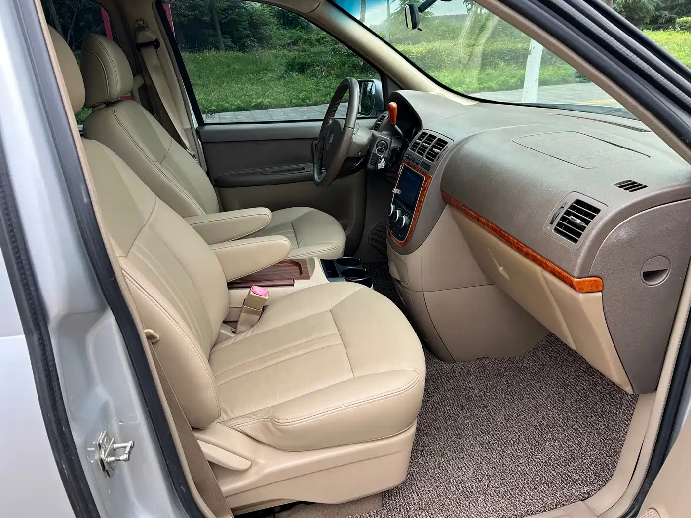 Buick GL8 2011 2.4L LT Executive Edition фото 12