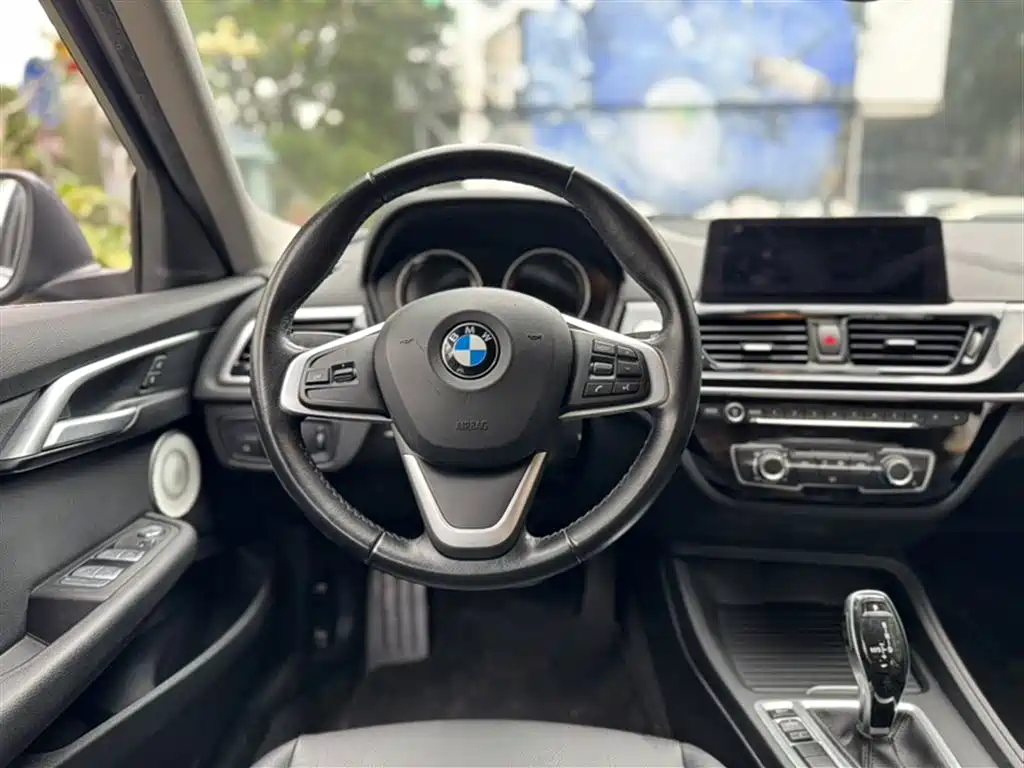 BMW 1 Series 2021 120i M Sport фото 3