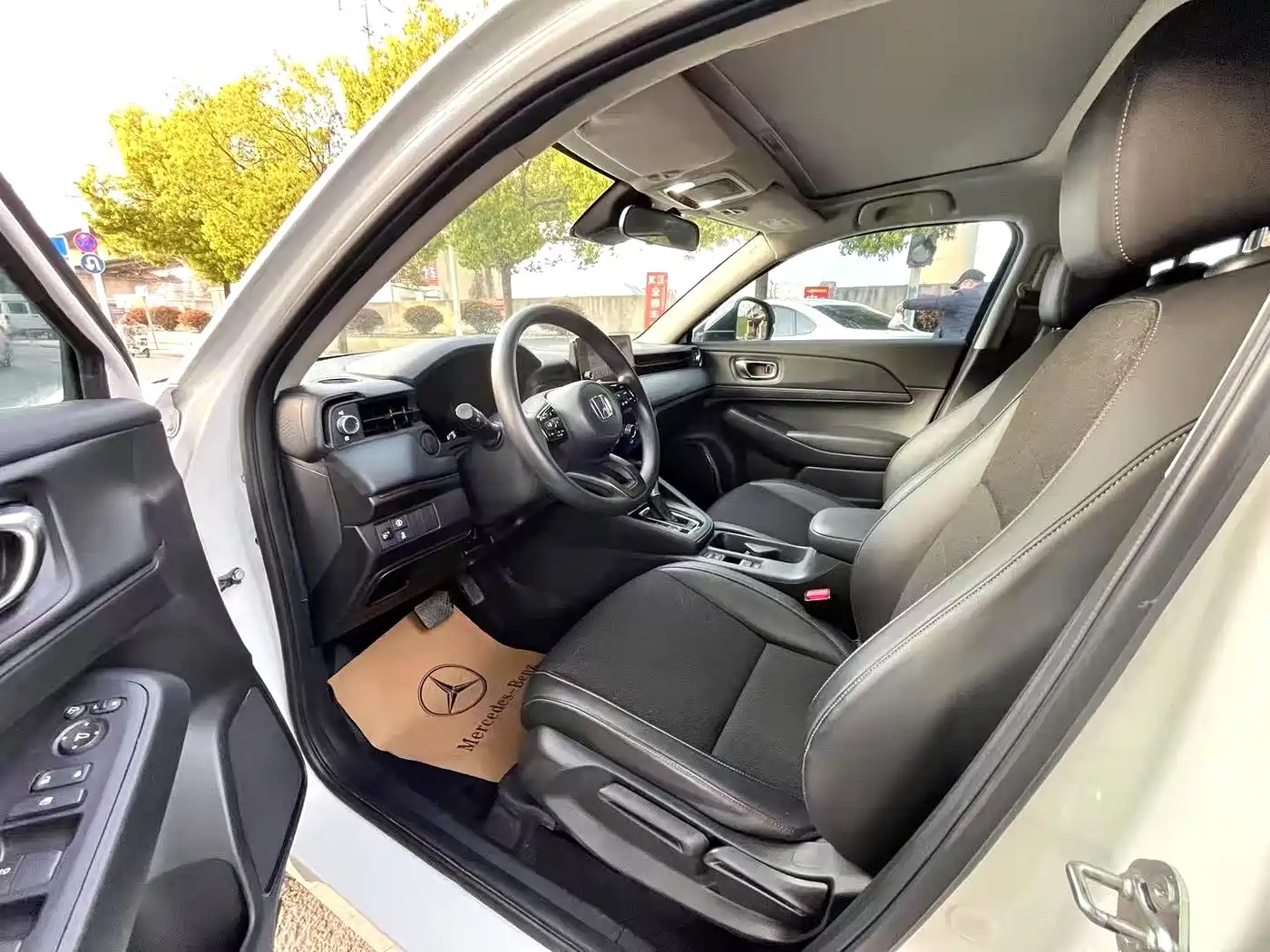 Photo 2 - Honda Vezel