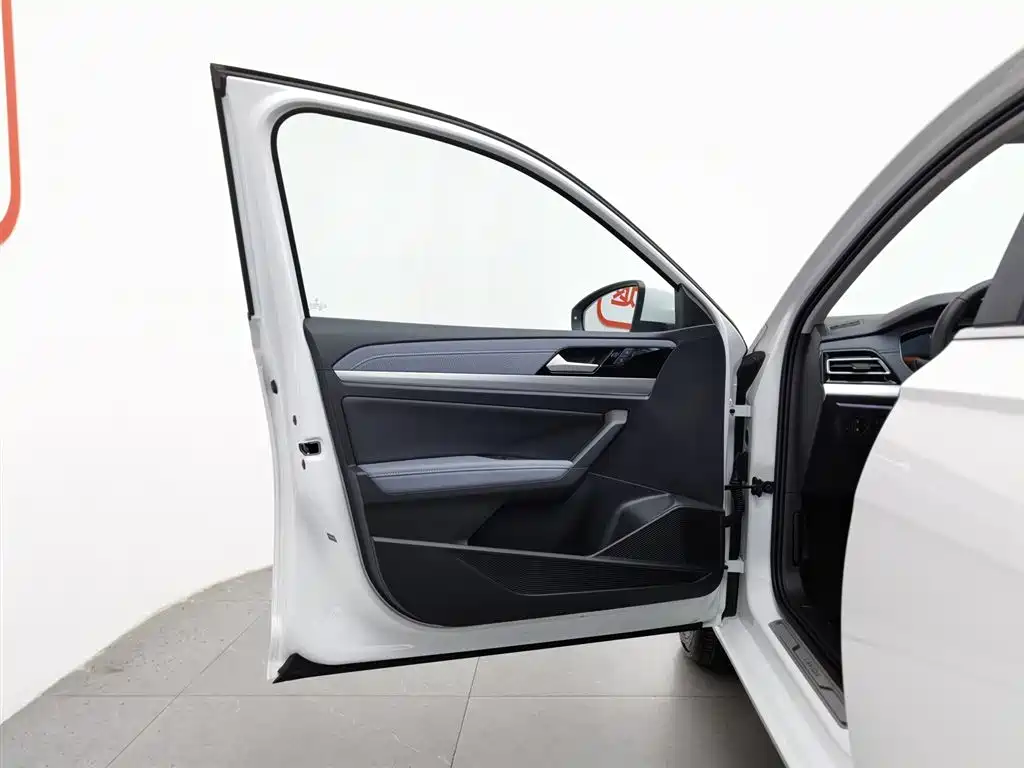 Volkswagen Lavida 2023 300TSI DSG Comfort Edition фото 8