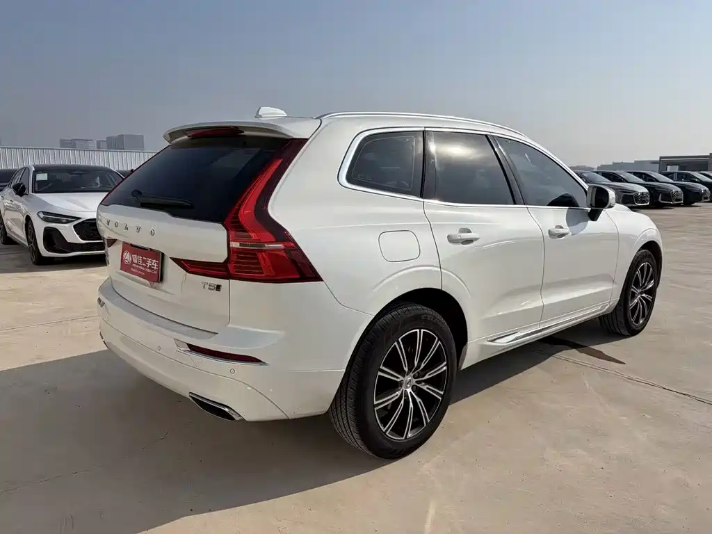 Photo 5 - Volvo XC60