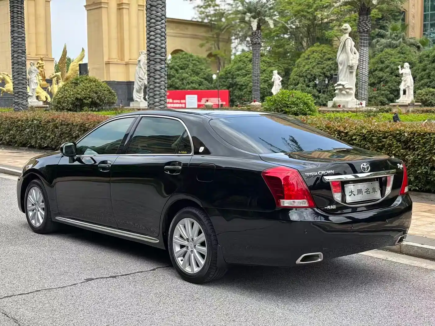 Toyota Crown 2011 2.5L Royal Leather Sunroof Special Edition фото 3