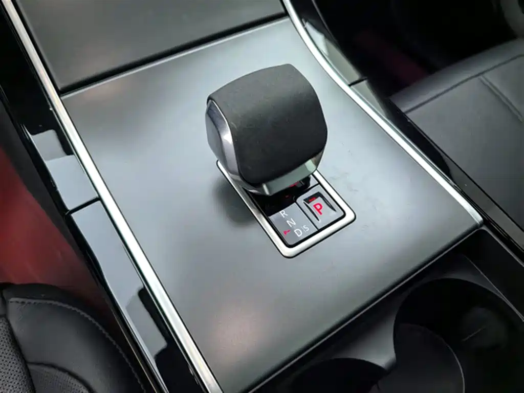 Land Rover Range Rover Velar 2024 Dynamic SE фото 13