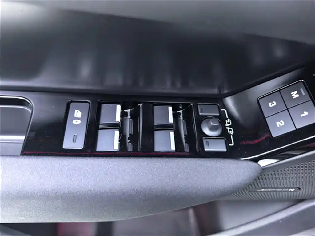 Land Rover Range Rover Velar 2024 Dynamic SE фото 22