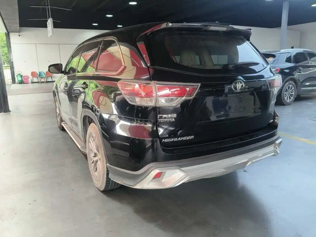 Photo 5 - Toyota Highlander