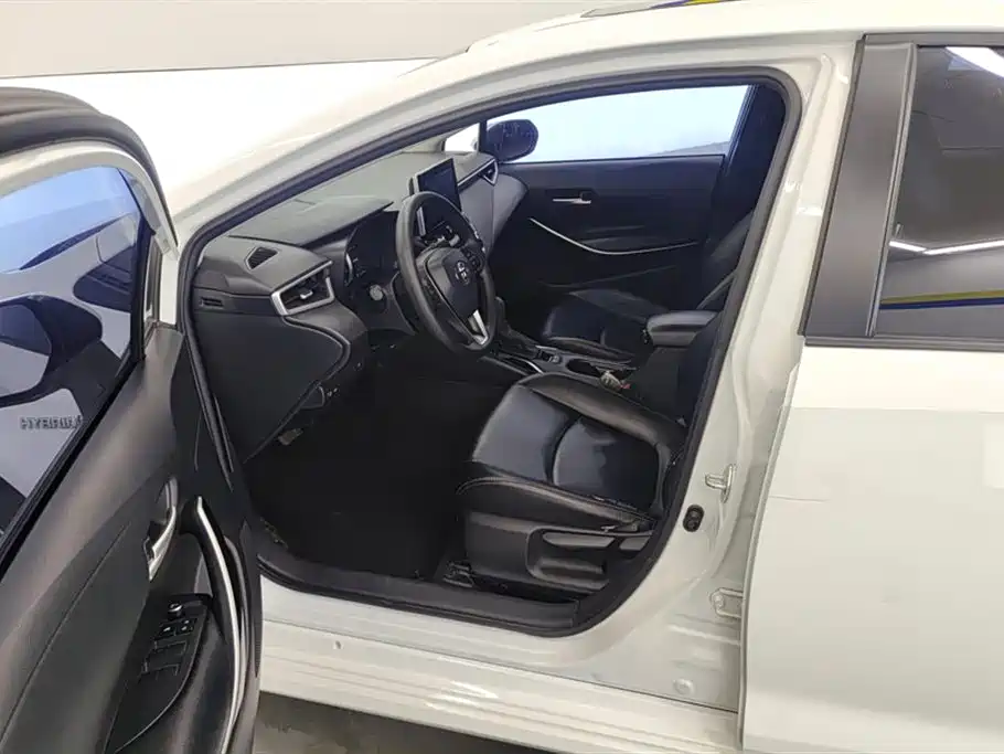 Toyota Corolla 2021 Hybrid 1.8L E-CVT Elite Edition фото 9