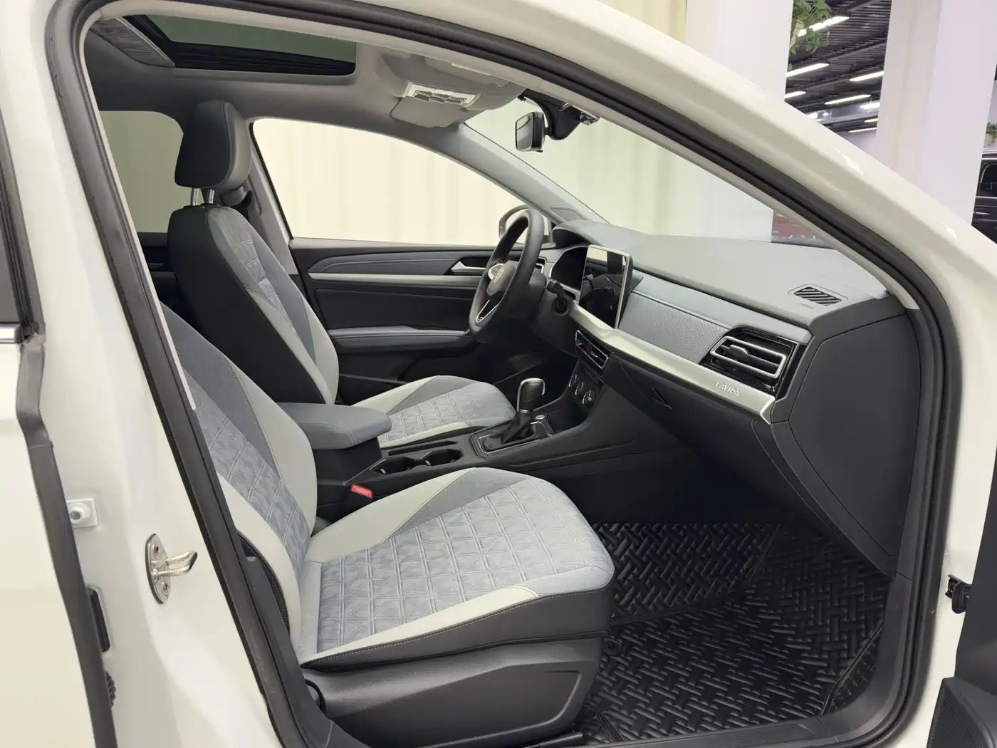 Volkswagen Lavida 2023 1.5L Auto Luxury Edition фото 15