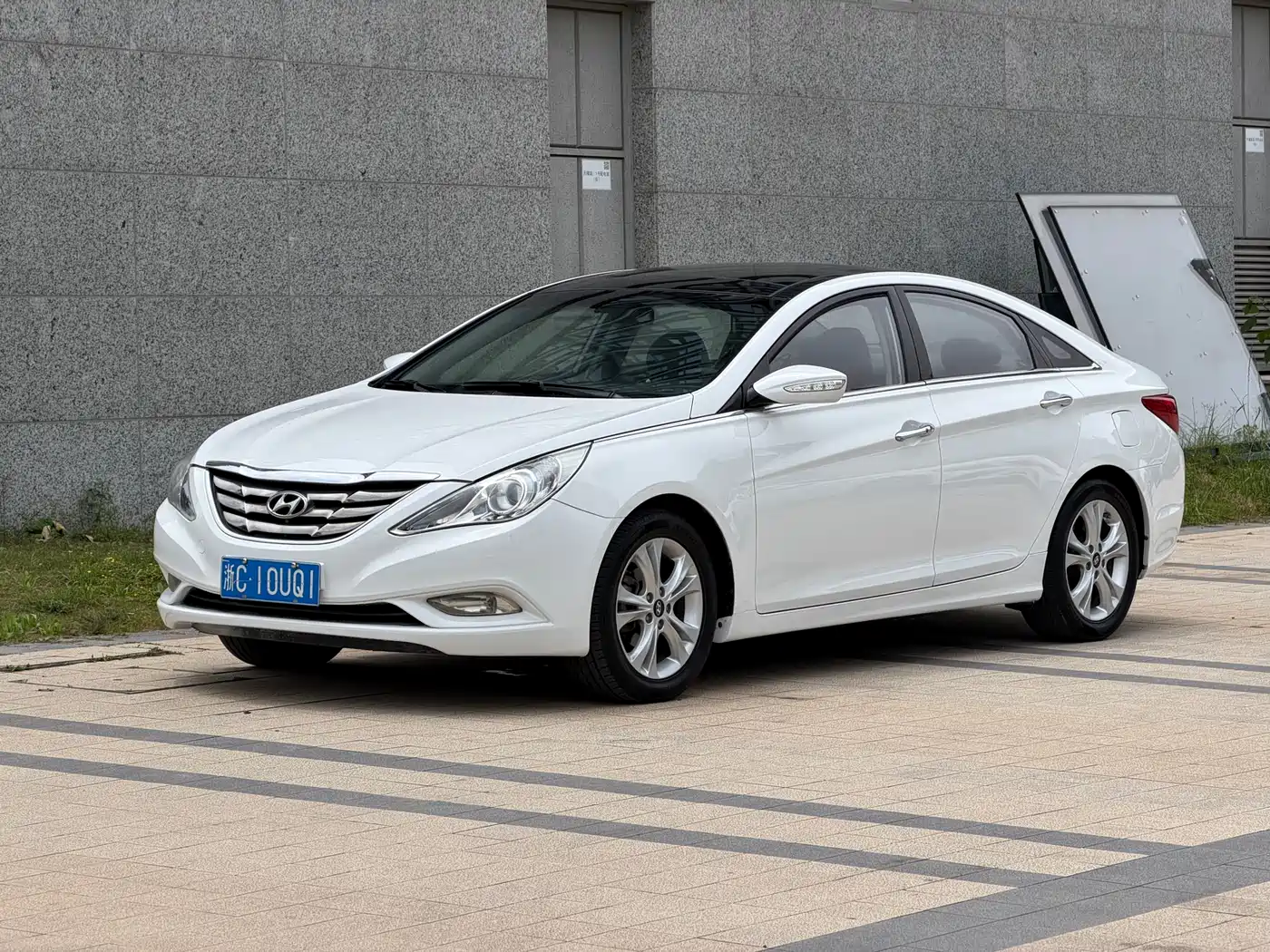 Hyundai Sonata 2011 2.0L Auto Supreme Edition