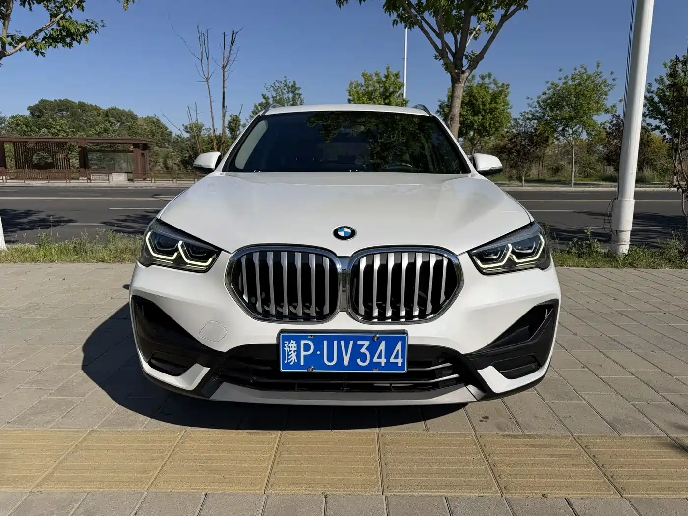 BMW X1 2022 sDrive20Li Fashion фото 2