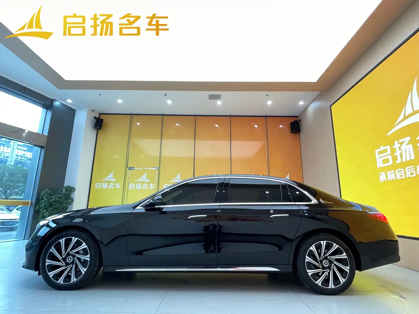 Mercedes-Benz E-Class 2025 E 300 L Luxury фото 3