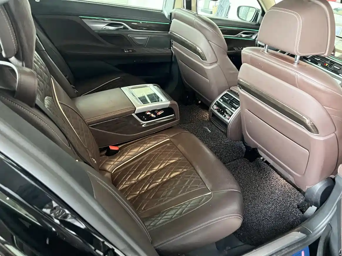 BMW 7 Series 2019 730Li Luxury Package фото 8