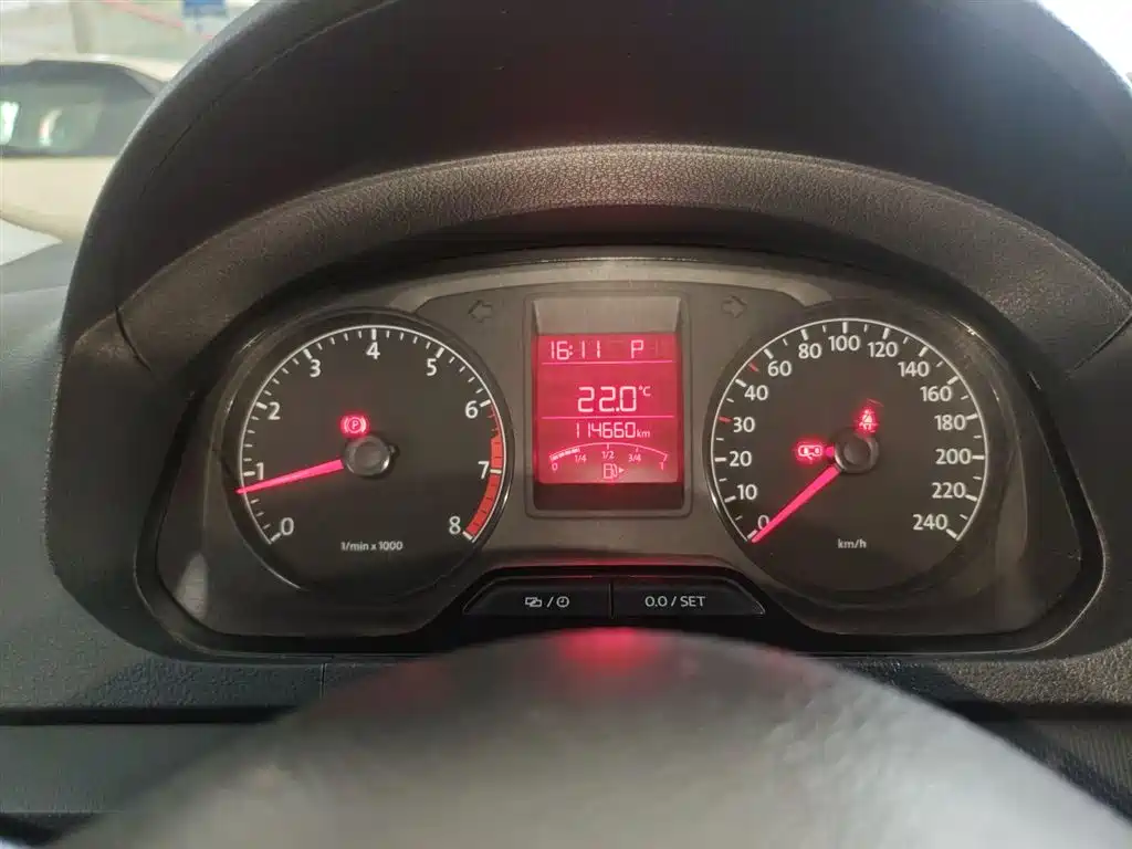 Volkswagen Jetta 2013 1.6L Automatic Fashion фото 12