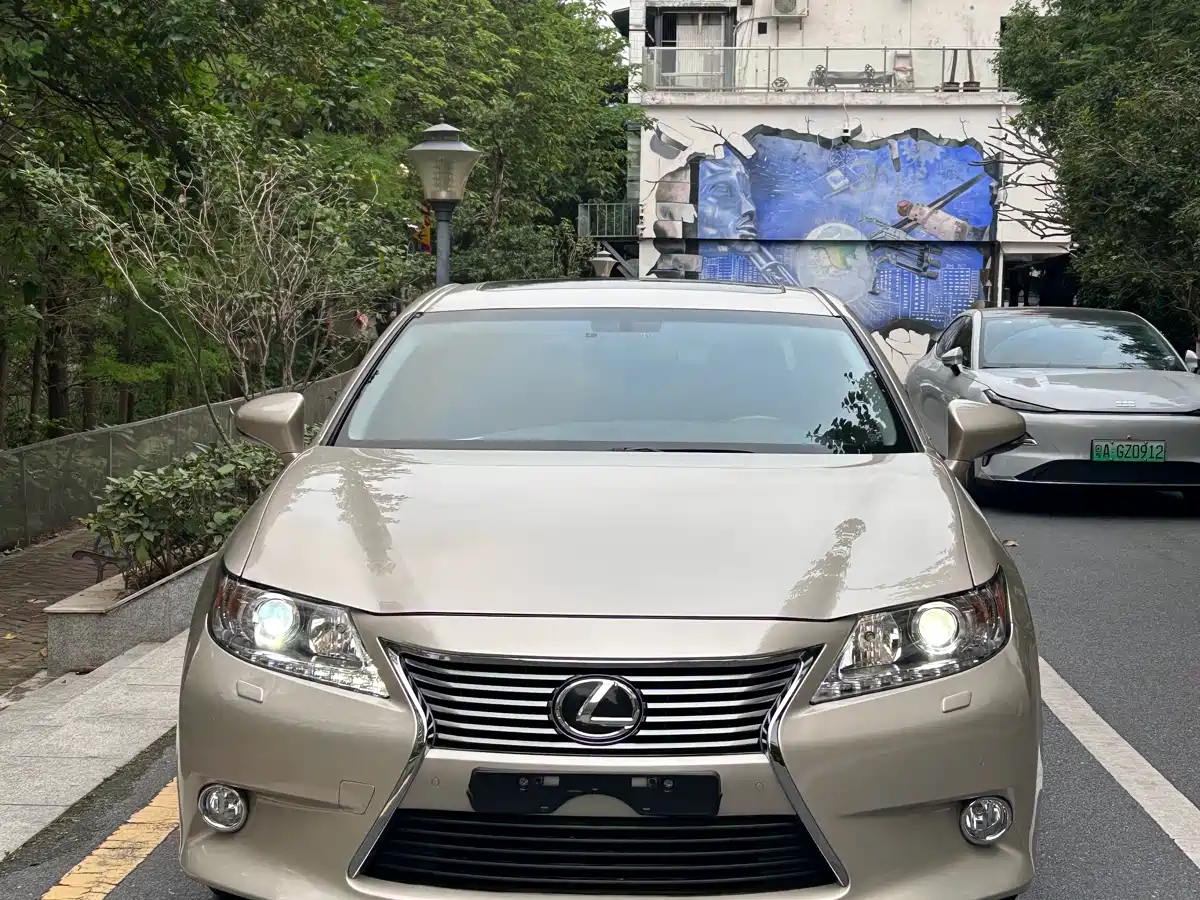 Lexus ES 2013 250 Elegance Edition фото 2