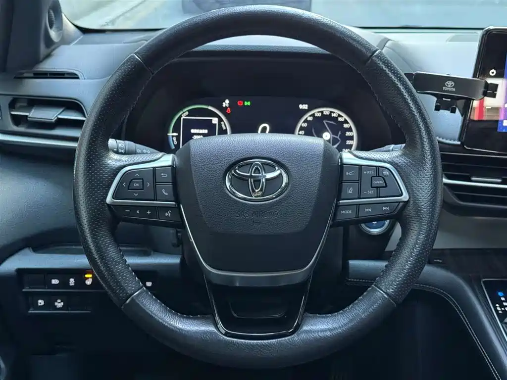 Toyota Granvia 2023 2.5L Hybrid VIP Edition фото 12