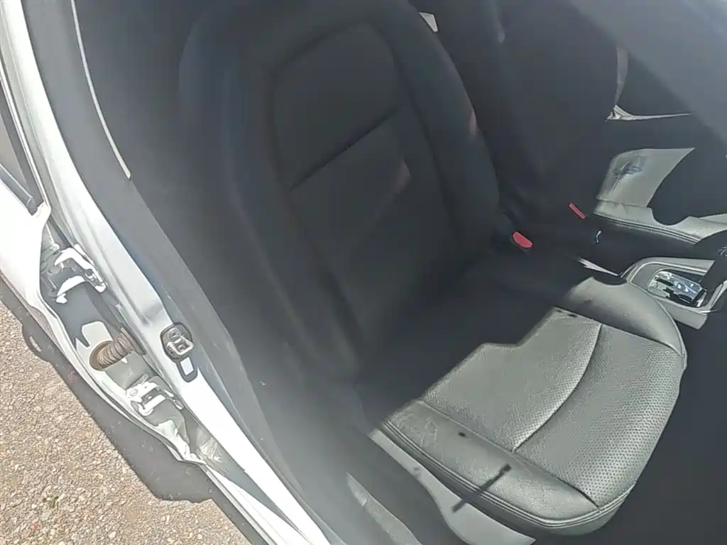Peugeot 301 2014 1.6L Automatic Comfort Edition фото 25