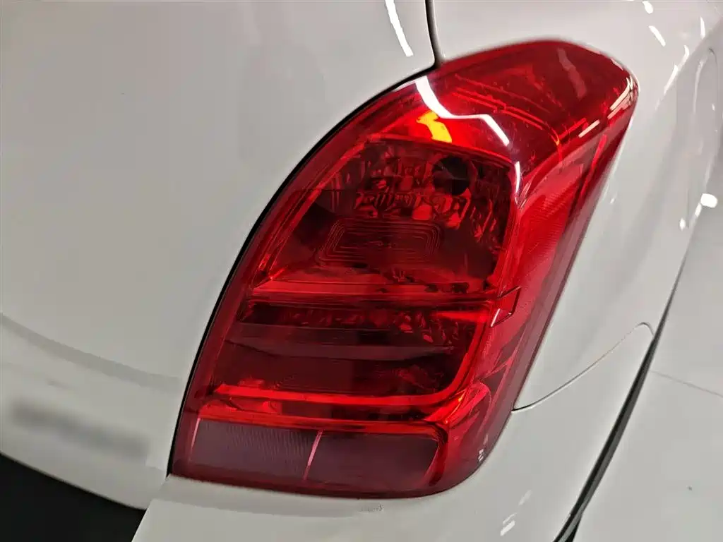 Chevrolet Trax 2016 1.4T Automatic 2WD Comfort Sunroof Edition фото 8