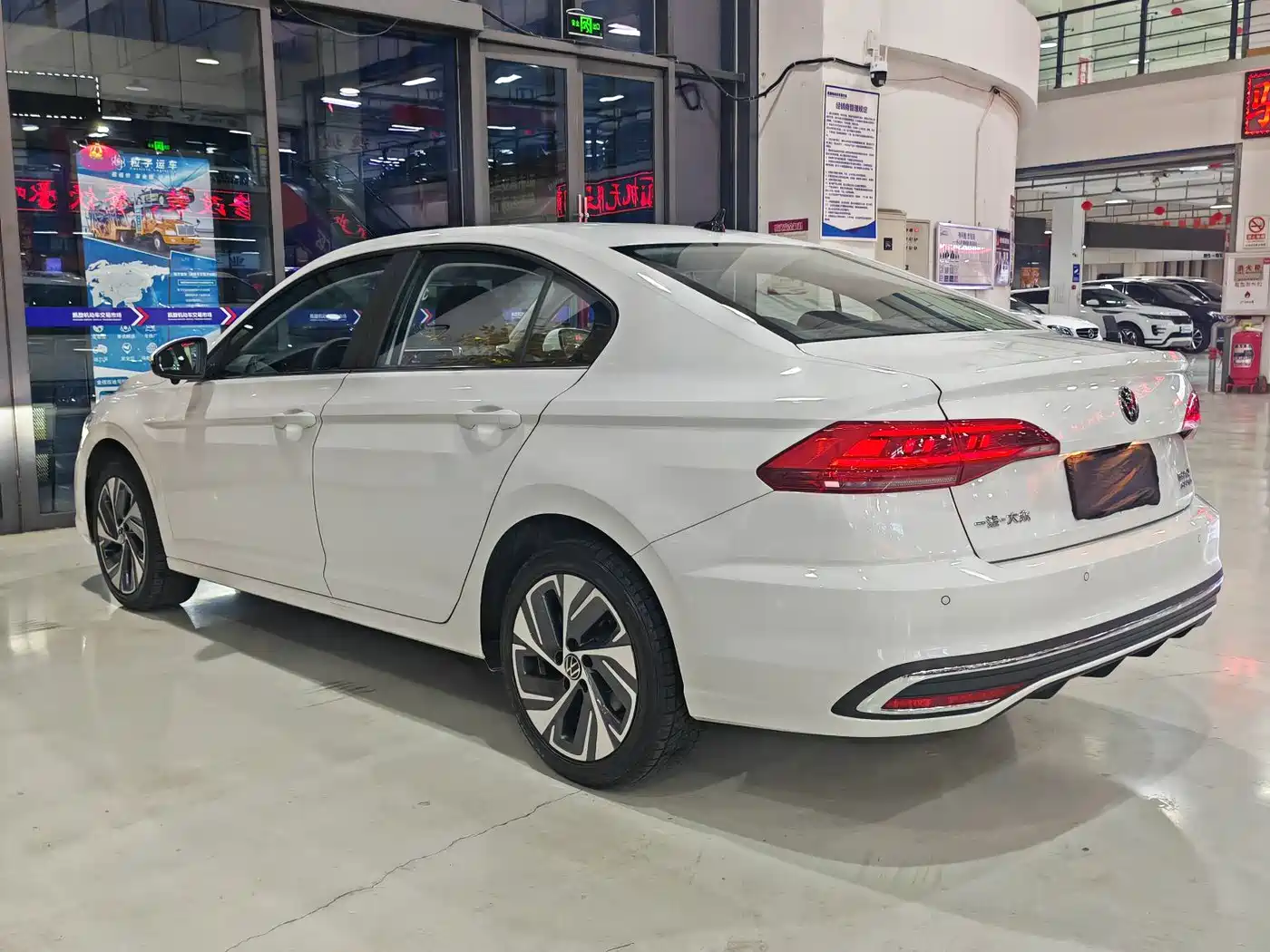 VOLKSWAGEN BORA