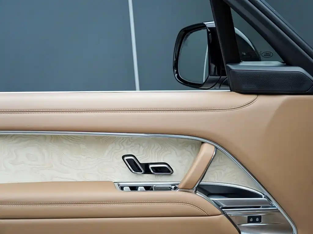 Photo 11 - Land Rover Range Rover