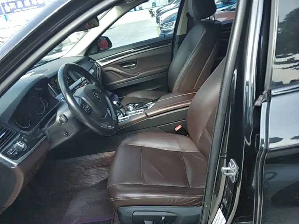 BMW 5 Series 2017 525Li Luxury Design Package фото 15